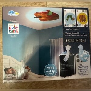 Moonlite Storytime Projector with Eric Carle Stories
